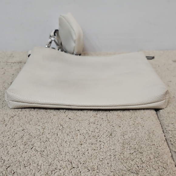 Beauty Bundle and Chic Off White Wristlet Clutch with Mini Pouch and Makeup Set - Picture 8 of 15